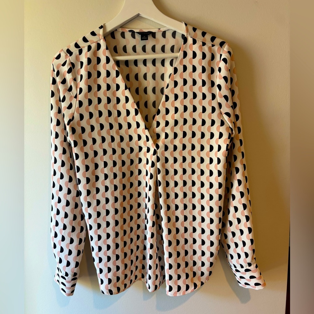 Ann Taylor V-neck Blouse
Pink/Black geometric on white background